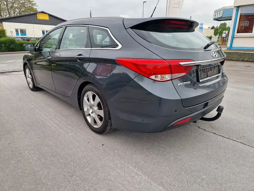 Gebraucht Hyundai i40 Style 116 PS (85 kW) 2013 Grau Kombi