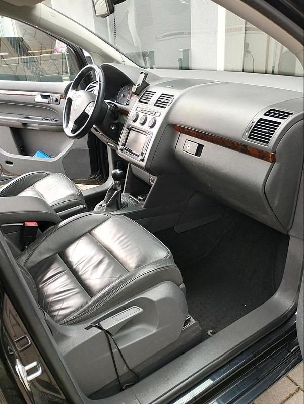 Gebraucht VW Touran Highline 140 PS (102 kW) 2009 Schwarz Van / Kleinbus