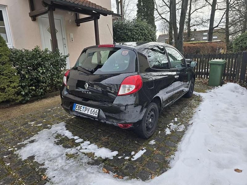 Gebraucht Renault Clio II Expression 75 PS (55 kW) 2011 Kleinwagen