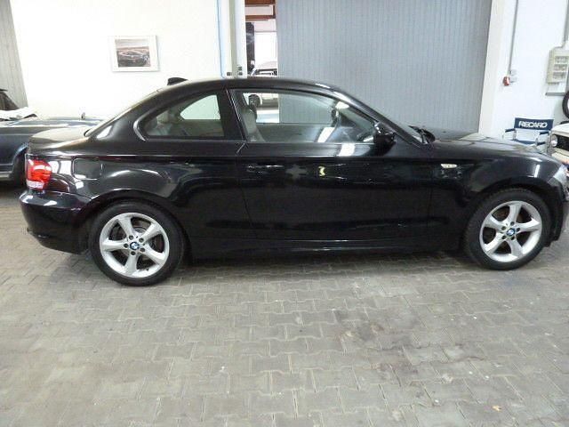 Gebraucht BMW 120 Sport Line 170 PS (125 kW) 2010 Schwarz Kleinwagen
