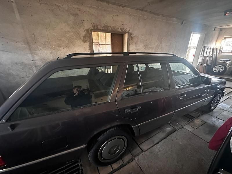Second-hand Mercedes E250 90 CP (66 kW) 1992 Andere farben Break