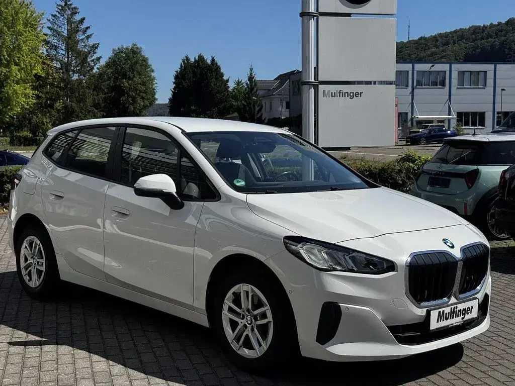 Gebraucht BMW 218 Active Tourer 150 PS (110 kW) 2022 Weiß Van / Kleinbus