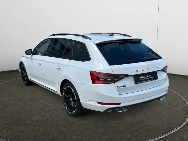 Gebraucht Skoda Superb SportLine 200 PS (147 kW) 2024 Moonweiß perleffekt Kombi