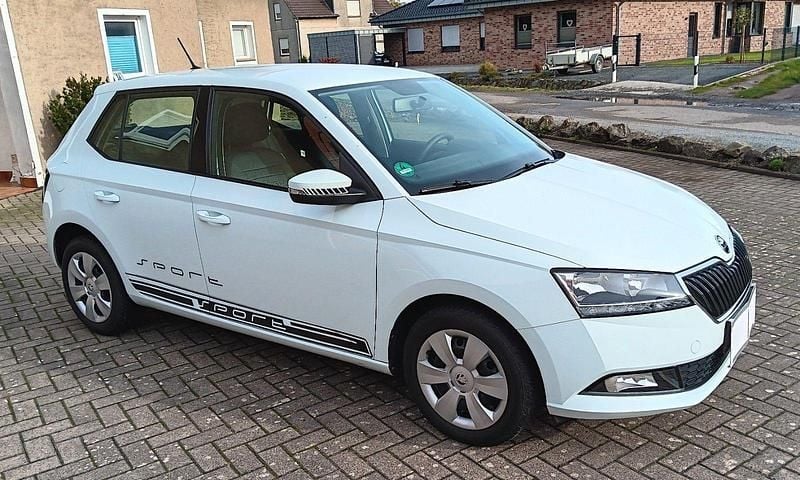 Weiß Gebraucht 2019 Skoda Fabia Cool Plus Kleinwagen | 10.950 € (Guter Preis) - Bild 1/4