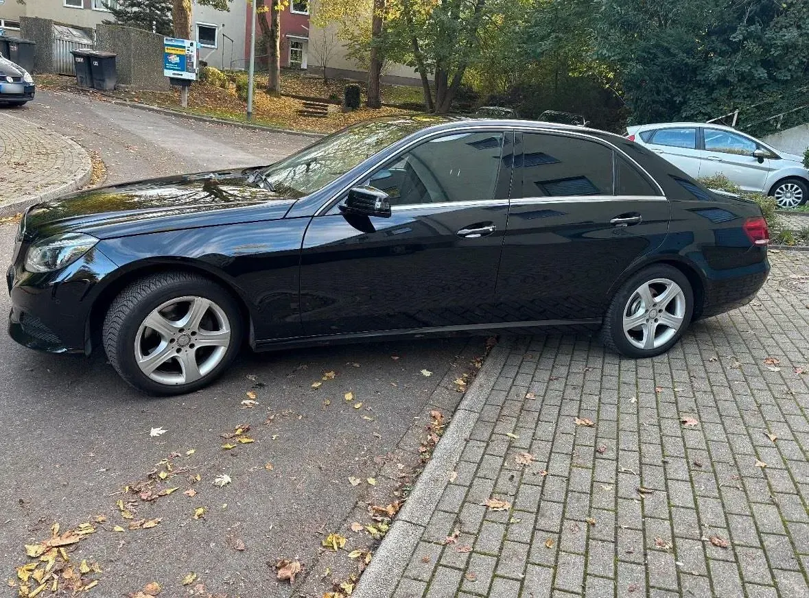 Gebraucht Mercedes E250 204 PS (150 kW) 2015 Schwarz Limousine