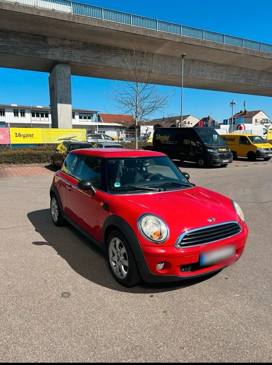Begagnad Mini ONE 75 HK (55 kW) 2009 Röd Halvkombi