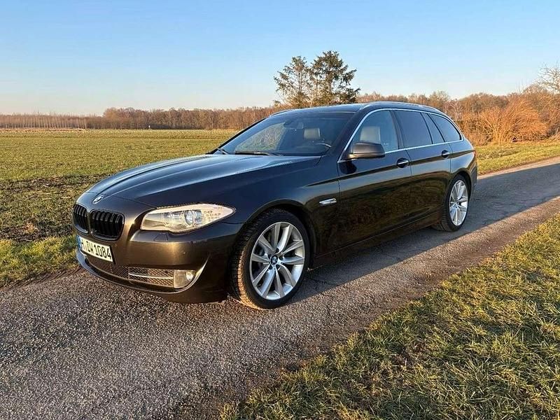 Gebraucht BMW 530 258 PS (189 kW) 2011 Kombi