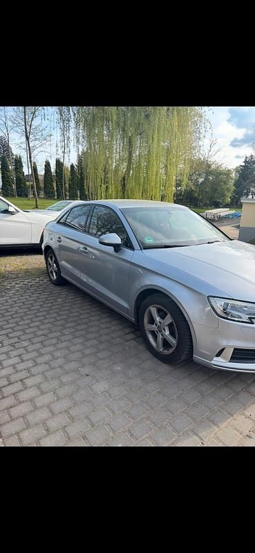 Second-hand Audi A3 116 CP (85 kW) 2018 Argintiu Berlinǎ