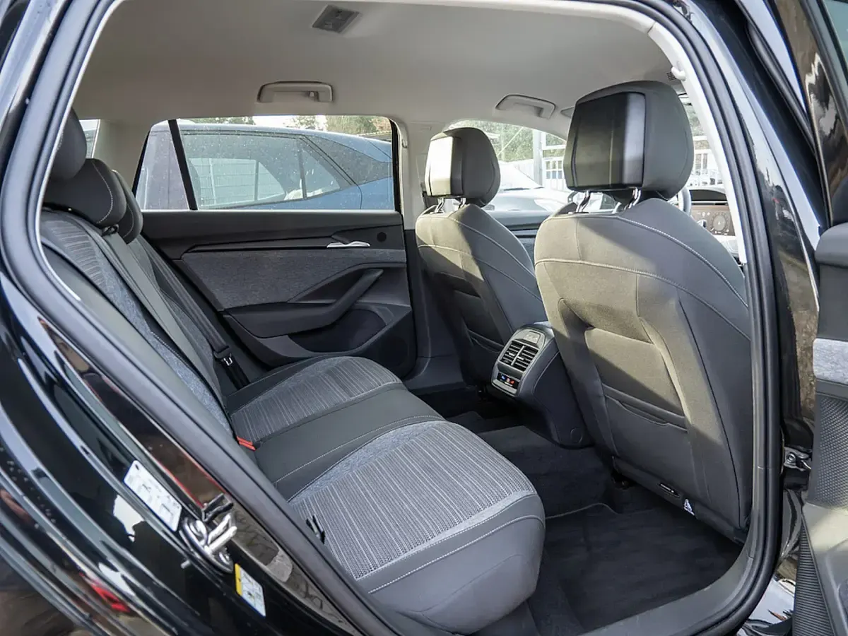 Gebraucht Skoda Superb Selection 150 PS (110 kW) 2025 Schwarz Kombi