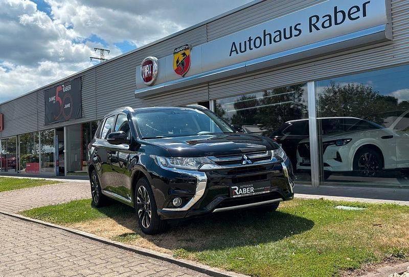 Schwarz Gebraucht 2016 Mitsubishi Outlander P-HEV Plus SUV | 14.690 € (Fairer Preis) - Bild 1/4