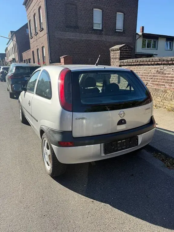 Gebraucht Opel Corsa Selection 58 PS (42 kW) 2001 Silber Kleinwagen
