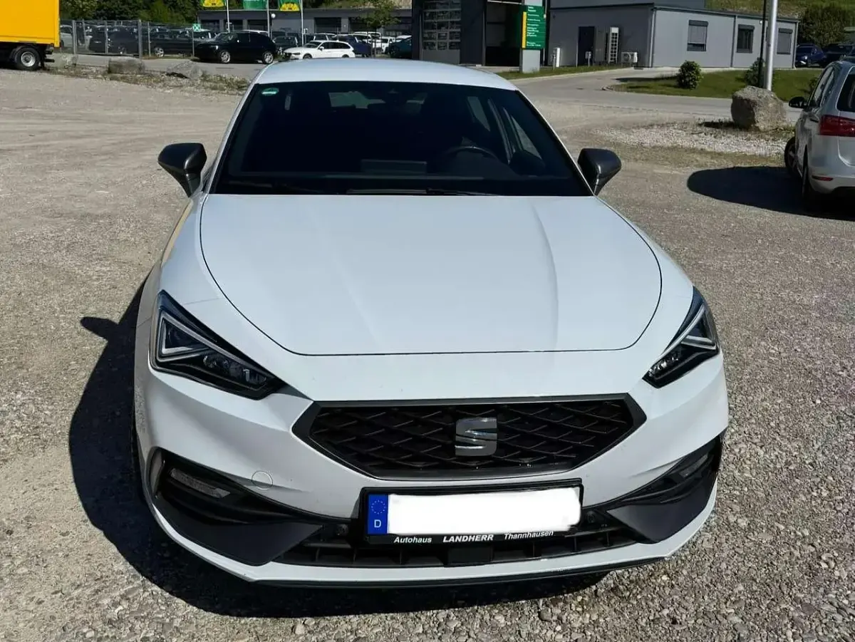 Gebraucht Seat Leon FR 131 PS (96 kW) 2022 Weiß Limousine