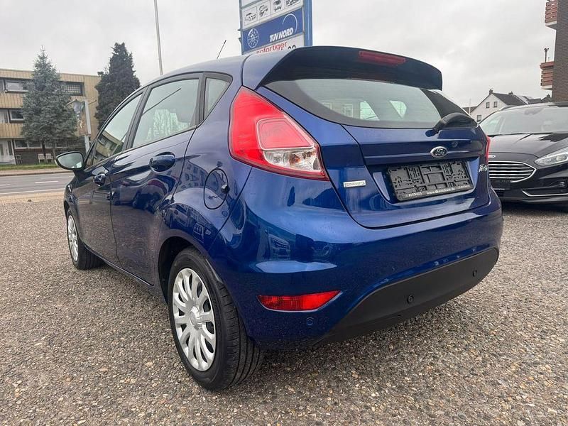 Gebraucht Ford Fiesta Trend 101 PS (74 kW) 2016 Blau Limousine
