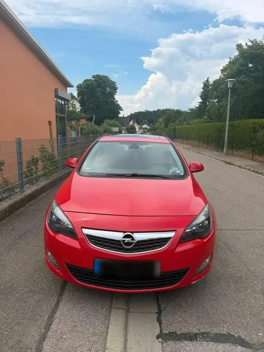 Gebraucht Opel Astra Cosmo 140 PS (102 kW) 2010 Rot Limousine