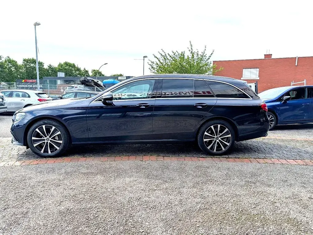 Gebraucht Mercedes E300 Avantgarde 306 PS (225 kW) 2022 Blau Kombi