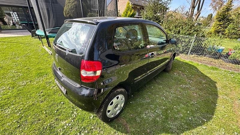 Gebraucht VW Fox 54 PS (39 kW) 2007 Schwarz Kleinwagen
