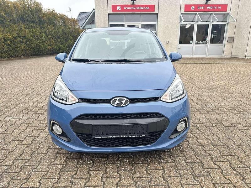 Blau Gebraucht 2016 Hyundai i10 Intro Edition Kleinwagen | 4.300 € (Guter Preis) - Bild 1/4