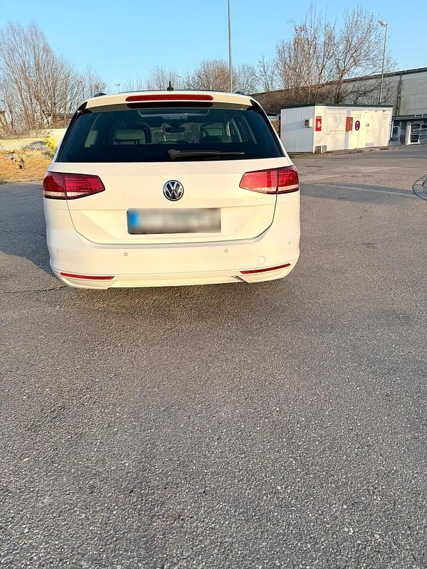 Gebraucht VW Passat 150 PS (110 kW) 2019 Weiß Kombi