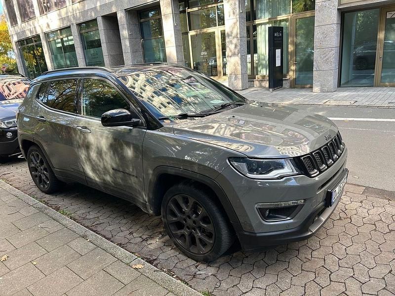 Gebraucht Jeep Compass 80th Anniversary 150 PS (110 kW) 2021 Grau SUV