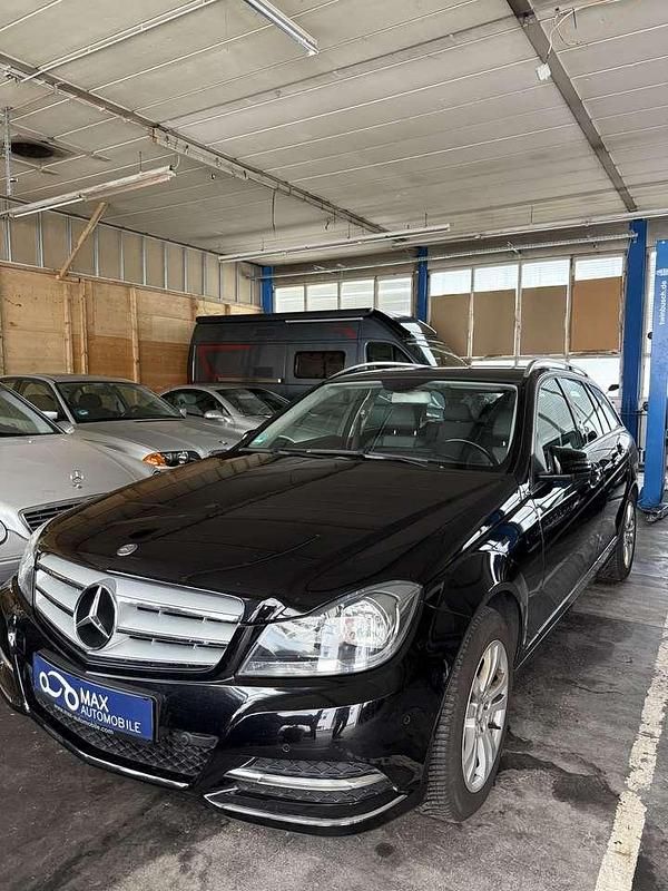Obsidianschwarz metalliclack Gebraucht 2012 Mercedes C180 Avantgarde Kombi | 9.490 € - Bild 1/4