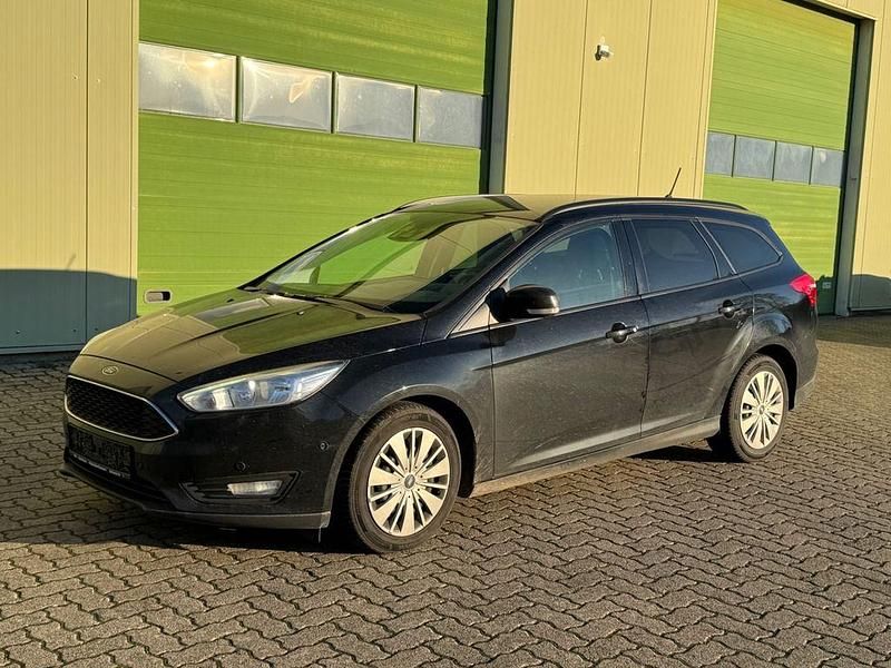 Schwarz Gebraucht 2017 Ford Focus Business Edition Limousine | 4.500 € (Superpreis) - Bild 1/4
