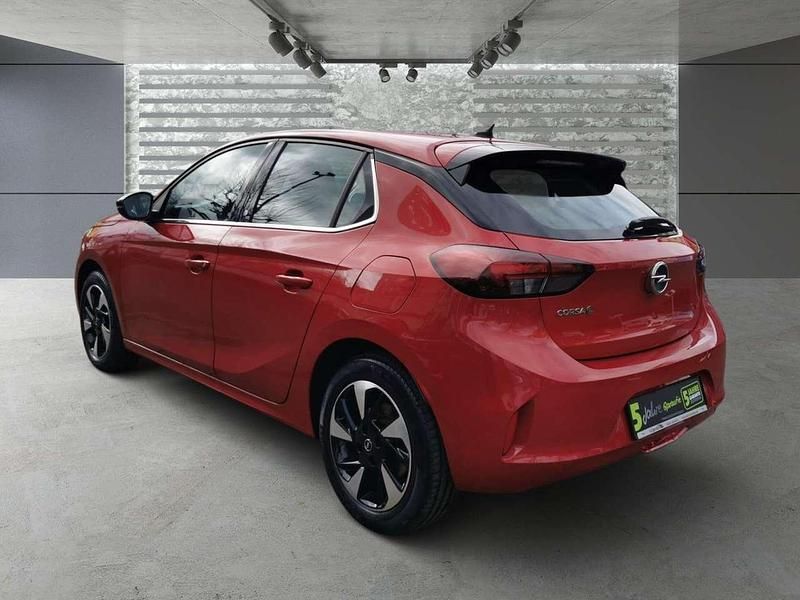 Gebraucht Opel Corsa-e Elegance 100 kW (136 PS) 2022 Chili rot/kardio rot Kleinwagen