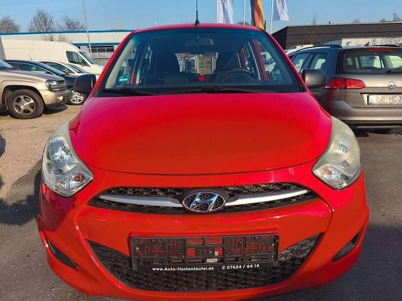 Gebraucht Hyundai i10 69 PS (50 kW) 2012 Rot Kleinwagen