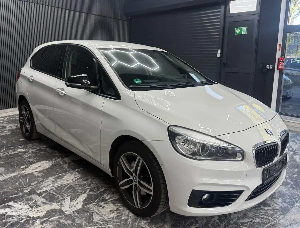 Gebraucht BMW 220 Active Tourer Sport Line 192 PS (141 kW) 2015 Weiß Van / Kleinbus