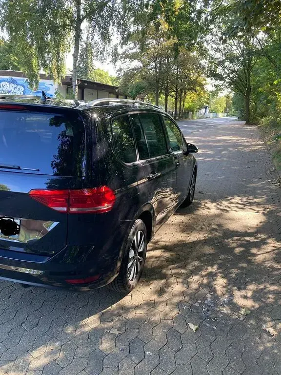 Gebraucht VW Touran Move 122 PS (89 kW) 2024 Schwarz Van / Kleinbus