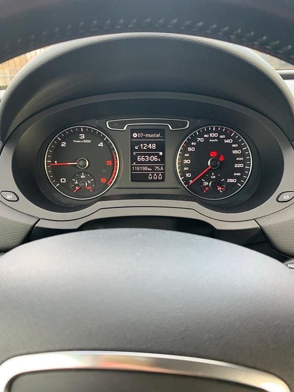 Gebraucht Audi Q3 140 PS (102 kW) 2012 Gold SUV