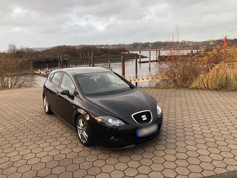 Schwarz Gebraucht 2006 Seat Leon Limousine | 4.000 € - Bild 1/4