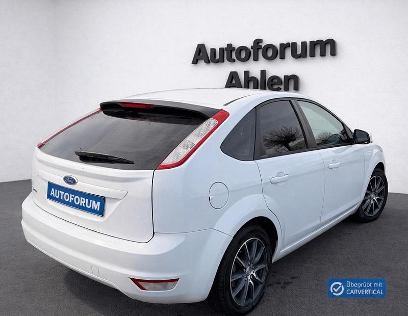 Gebraucht Ford Focus 101 PS (74 kW) 2012 Weiß Limousine