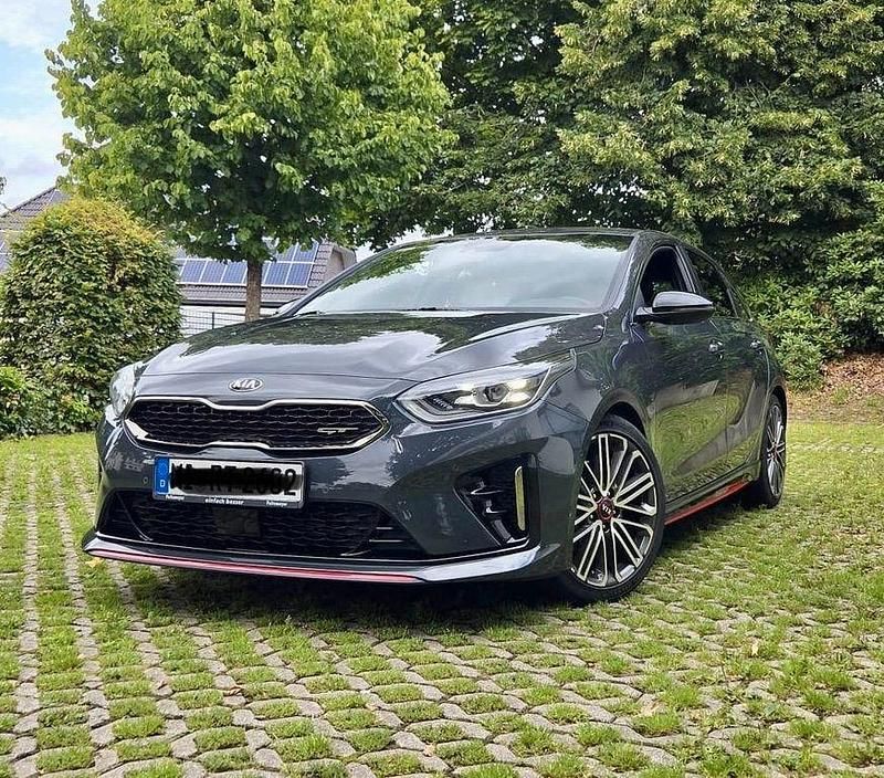 Grau Gebraucht 2020 Kia Ceed GT Limousine | 21.900 € (Fairer Preis) - Bild 1/4