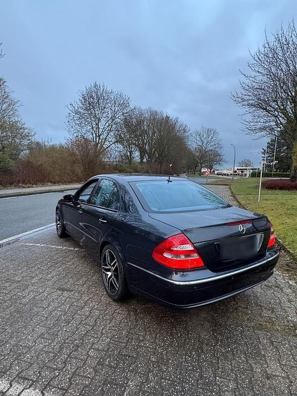 Gebraucht Mercedes E350 272 PS (200 kW) 2005 Andere farben Limousine