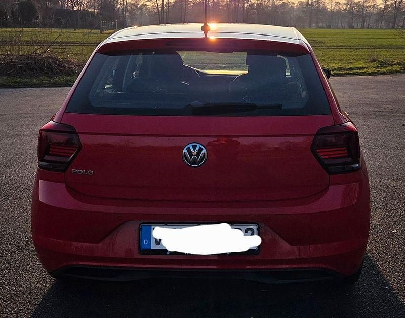 Gebraucht VW Polo Comfortline 75 PS (55 kW) 2018 Rot Kleinwagen