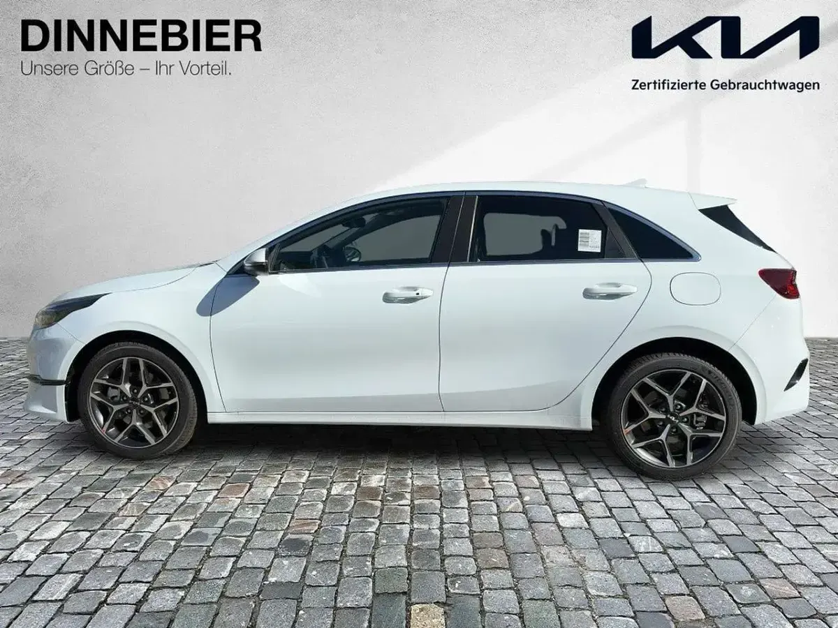 Neu Kia Ceed 140 PS (102 kW) 2026 Carraraweiss Kleinwagen