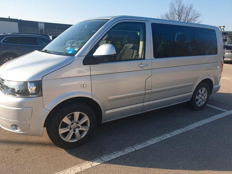 Gebraucht VW Caravelle 136 PS (100 kW) 2011 Grau Van / Kleinbus
