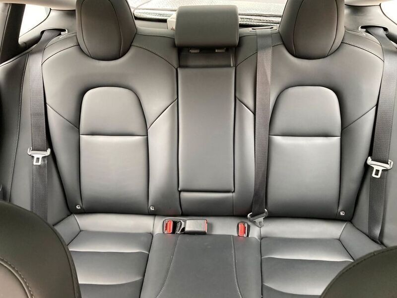 Weiß Gebraucht 2023 Tesla Model 3 Long Range RWD Limousine | 29.500 € (Guter Preis) - Bild 1/4