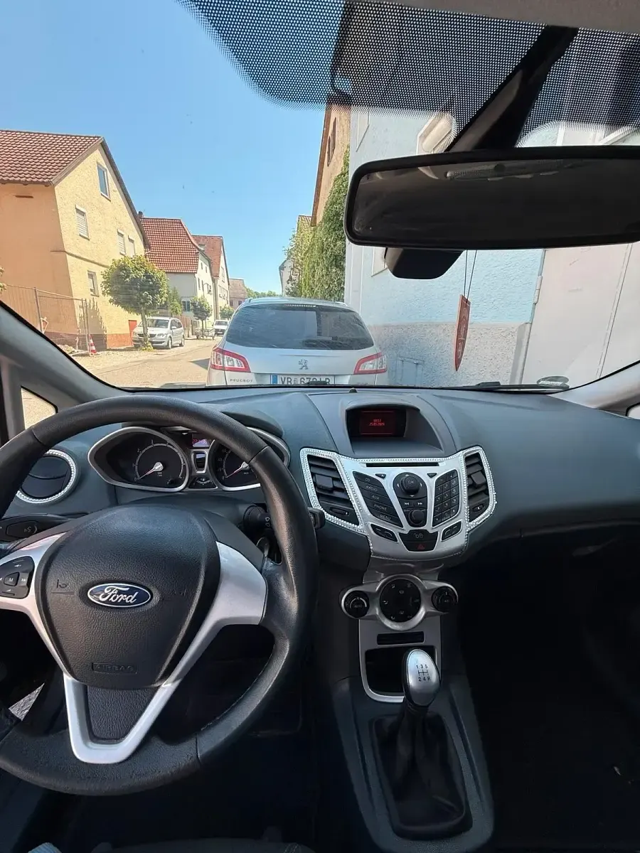 Gebraucht Ford Fiesta 97 PS (71 kW) 2011 Schwarz Limousine