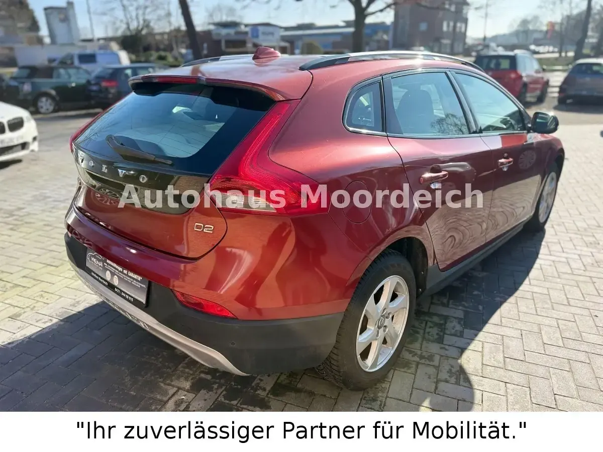 Gebraucht Volvo V40 CC Momentum 114 PS (83 kW) 2013 Rot Kombi