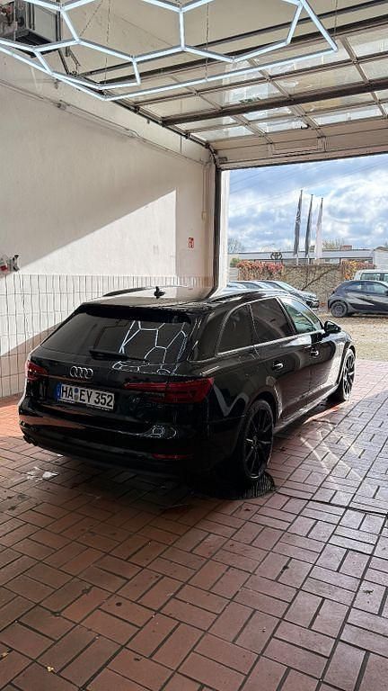 Schwarz Gebraucht 2015 Audi A4 Ambiente Kombi | 12.299 € (Etwas zu teuer) - Bild 1/4