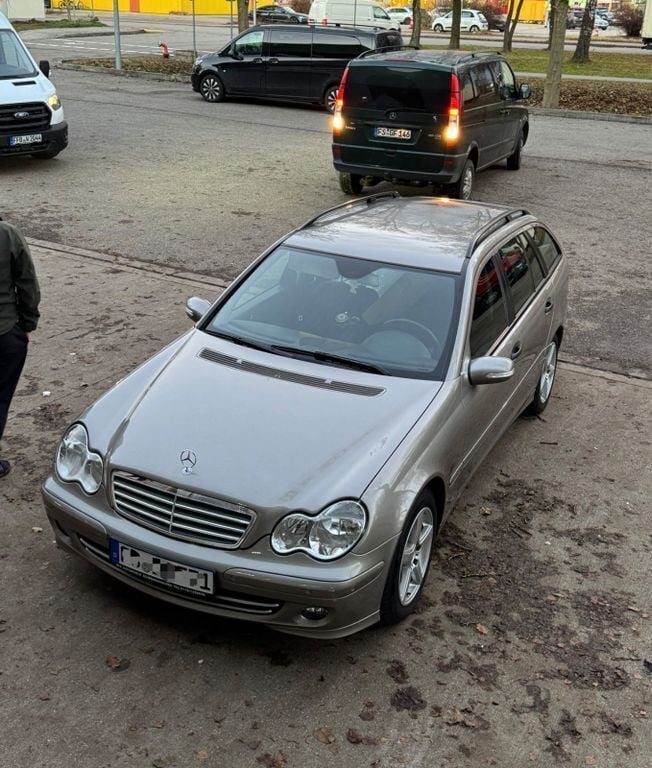 Silber Gebraucht 2007 Mercedes C230 Limousine | 4.600 € (Superpreis) - Bild 1/4