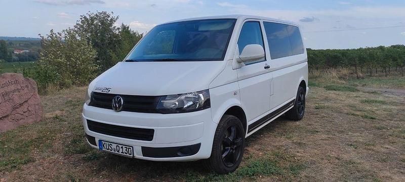 Weiß Gebraucht 2010 VW T5 Edition Van | 13.100 € (Etwas zu teuer) - Bild 1/4