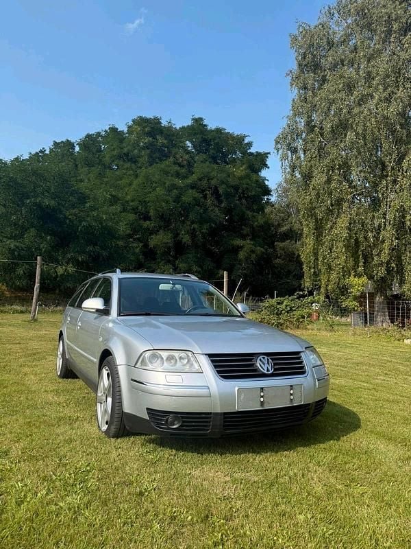 Silber Gebraucht 2005 VW Passat Kombi | 3.000 € (Etwas zu teuer) - Bild 1/4