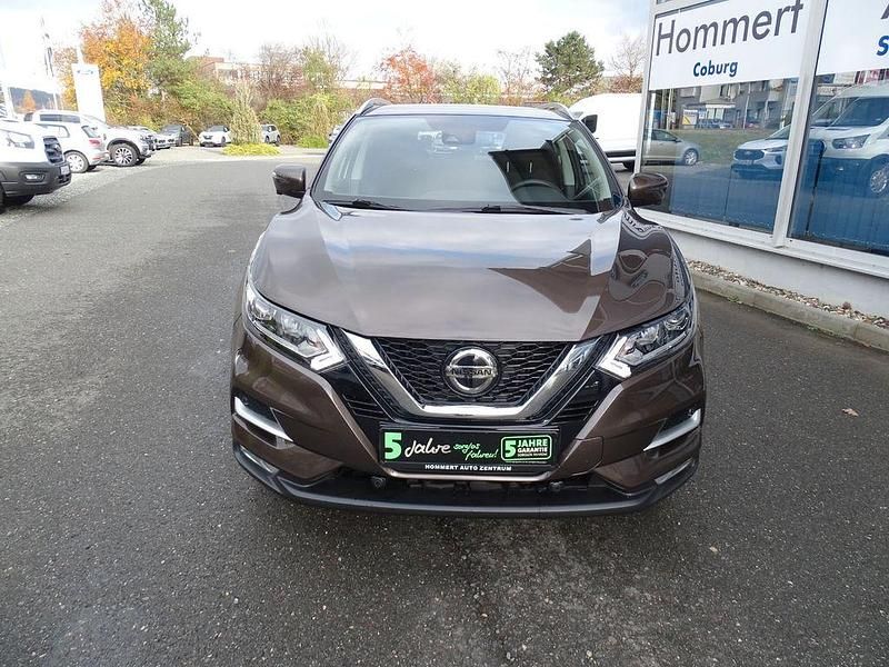 Gebraucht Nissan Qashqai Zama 140 PS (102 kW) 2021 Brown m (metallic) SUV