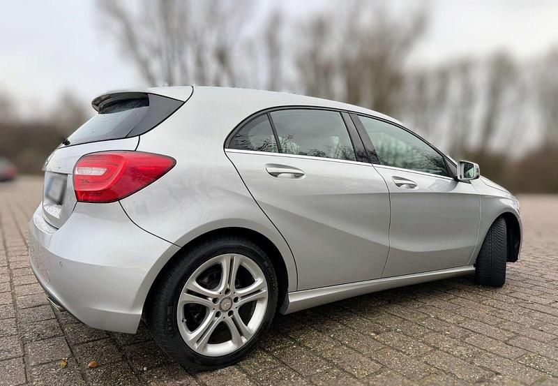 Gebraucht Mercedes A200 Urban 136 PS (100 kW) 2014 Silber Limousine