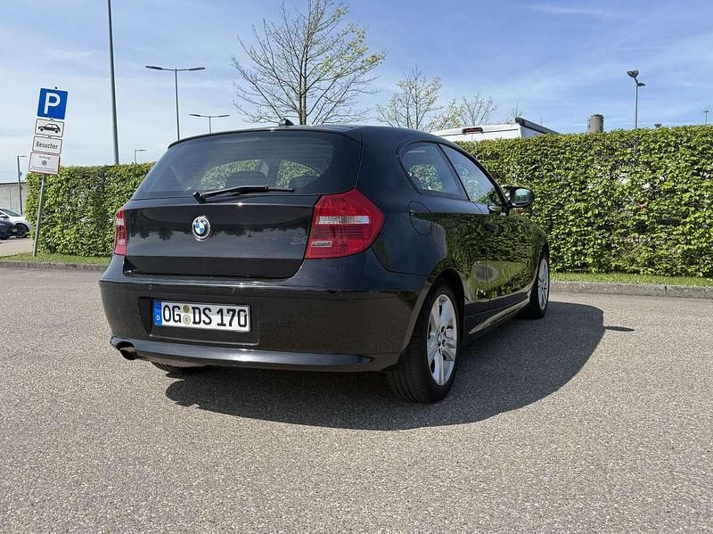 Gebraucht BMW 116 122 PS (89 kW) 2011 Schwarz Kleinwagen