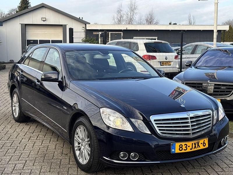 Gebraucht Mercedes E200 136 PS (100 kW) 2009 Blau Limousine