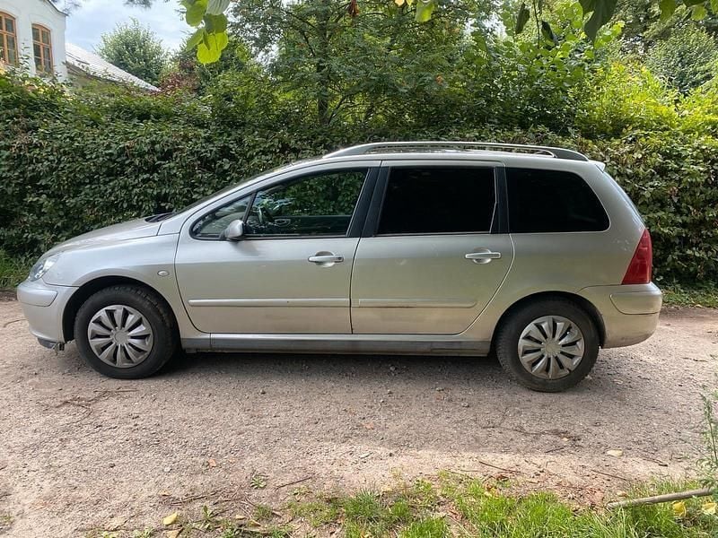 Silber Gebraucht 2005 Peugeot 307 Kombi | 1.800 € - Bild 1/4