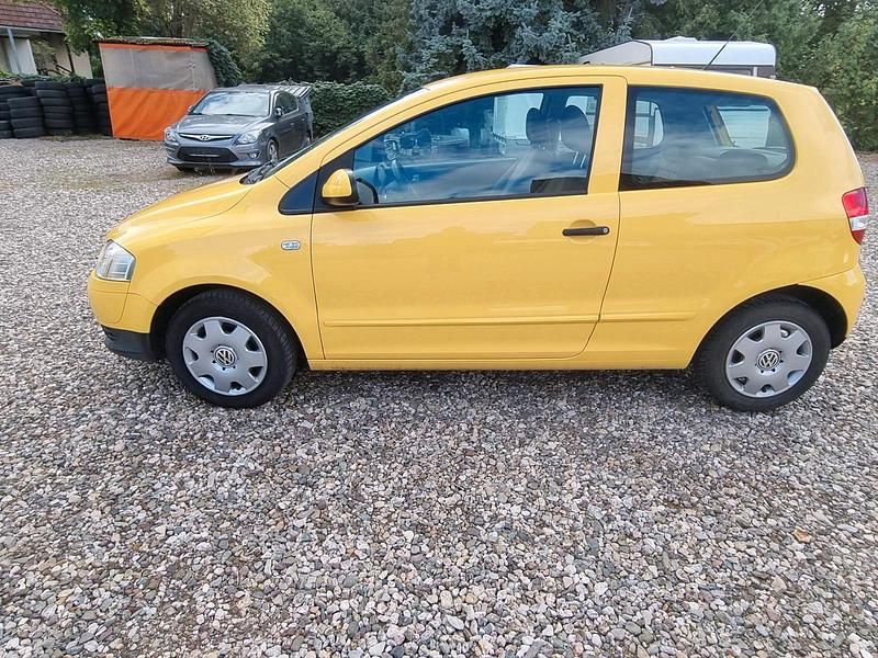 Gebraucht VW Fox 54 PS (39 kW) 2010 Gelb Kleinwagen